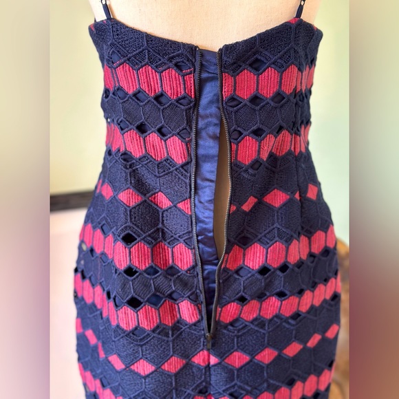 BARDOT Navy Burgundy Diamond Lace Embroidered V-Neck Sheath Dress 8 - Picture 9 of 11